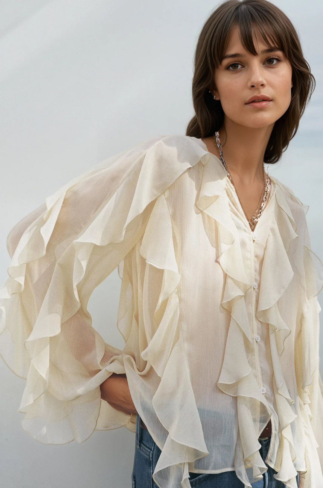 Blouse élégante femme col V volantée tissu léger respirant