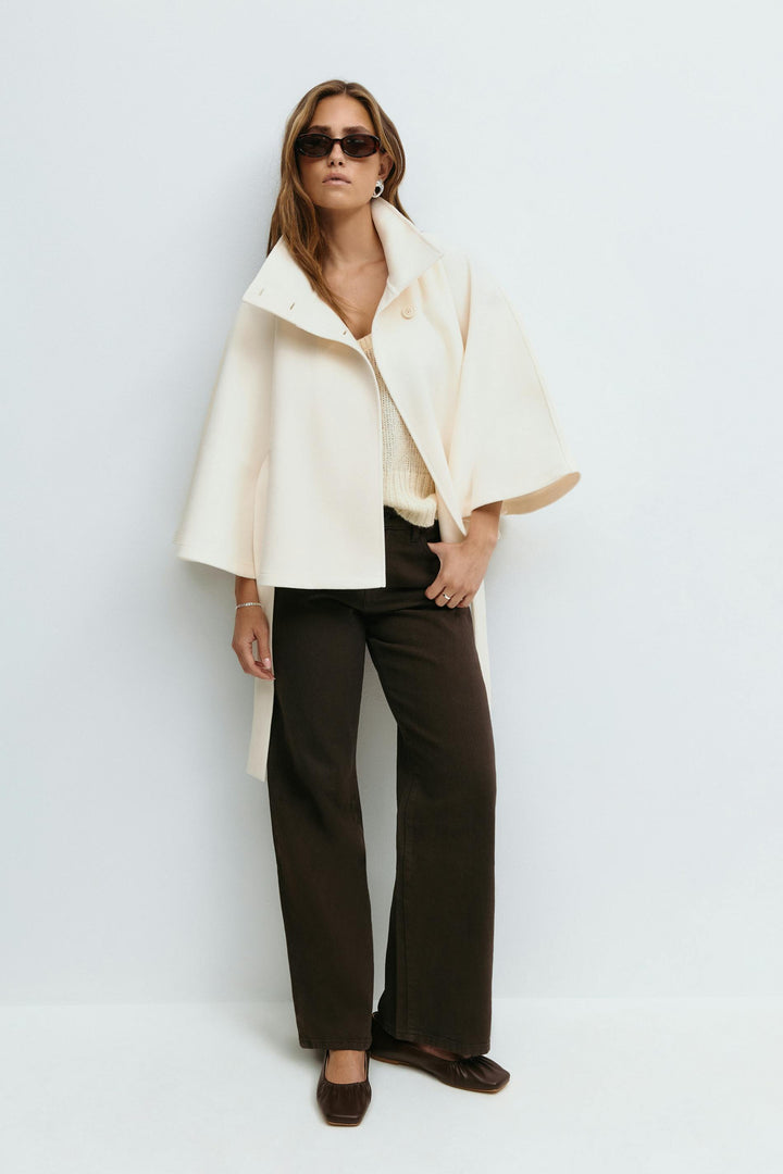 Veste cape femme ceinturée oversize avec col montant élégant