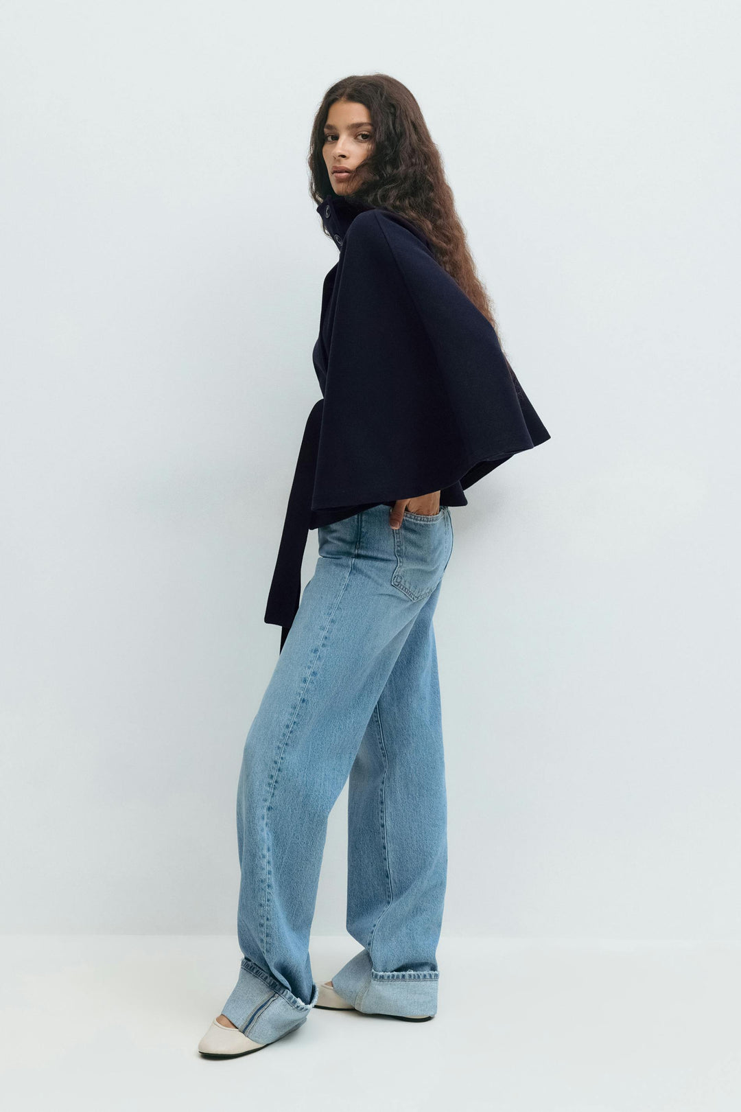 Veste cape femme ceinturée oversize avec col montant élégant