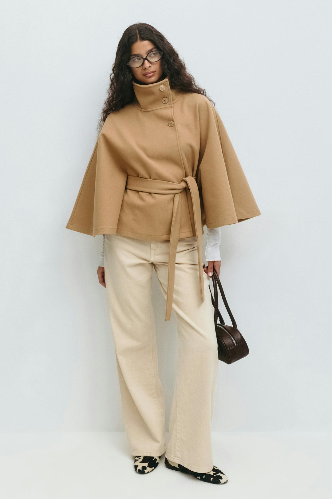 Veste cape femme ceinturée oversize avec col montant élégant