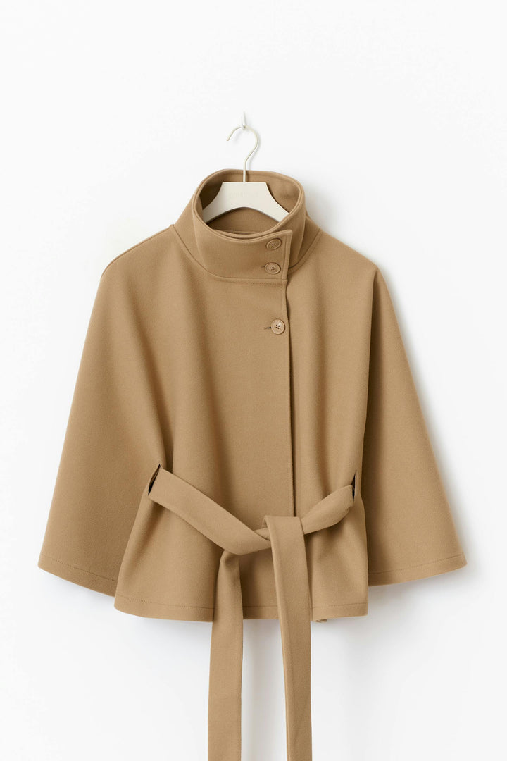 Veste cape femme ceinturée oversize avec col montant élégant