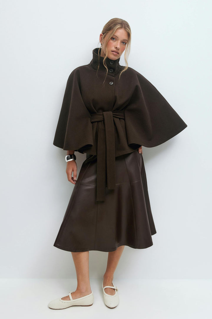 Veste cape femme ceinturée oversize avec col montant élégant