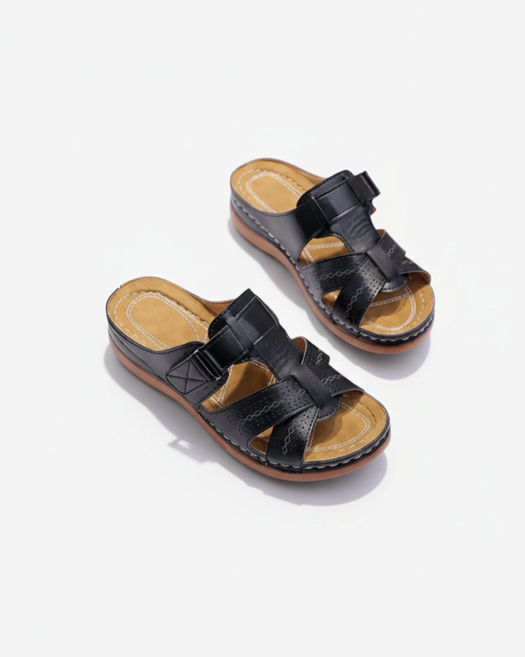 Sandales à enfiler à empeigne découpée avec sangle à boucle - bout ouvert
