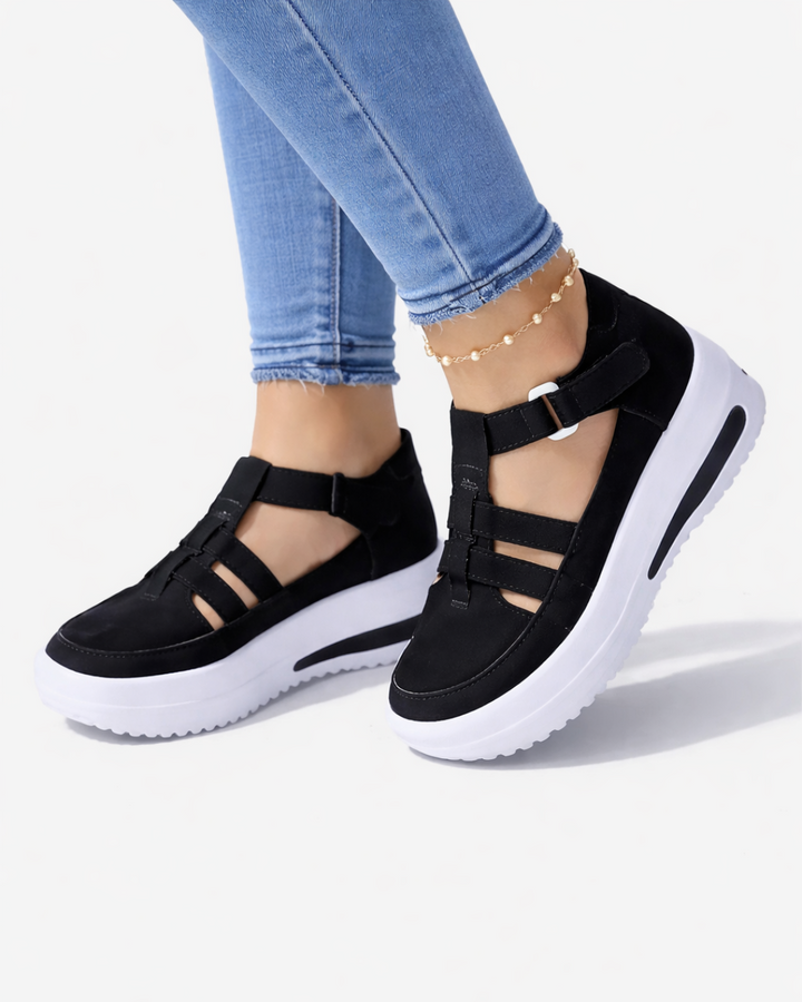 Chaussures compensées avec bride réglable et design à découpes - bout fermé