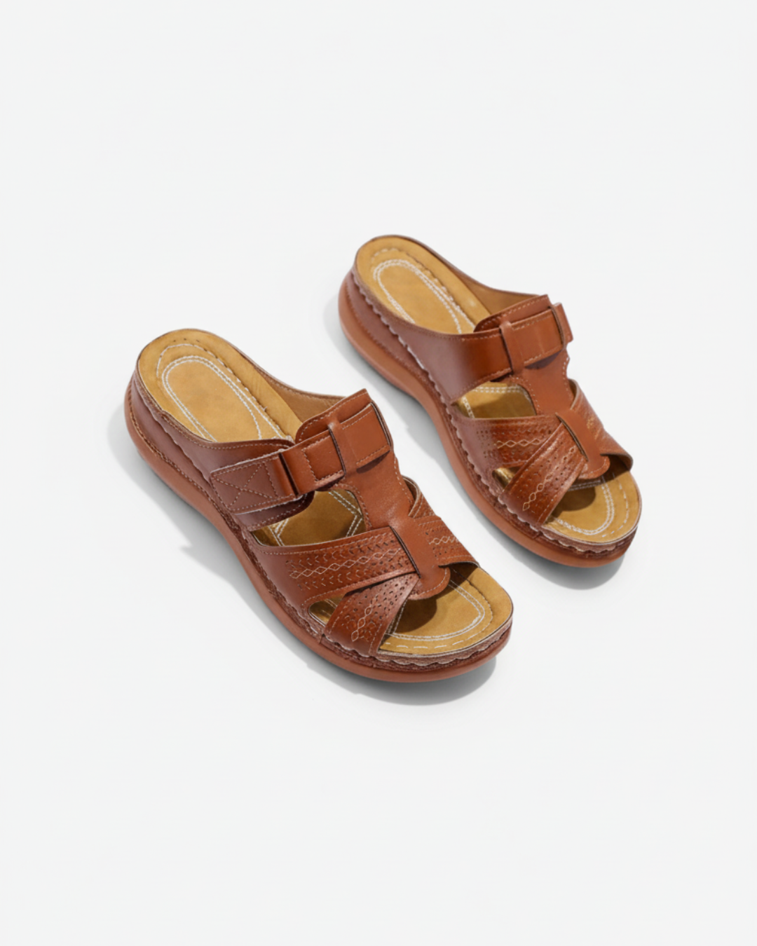 Sandales à enfiler à empeigne découpée avec sangle à boucle - bout ouvert
