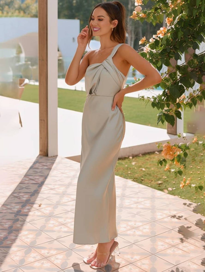 Robe longue satinée femme bustier sans bretelles coupe évasée élégante