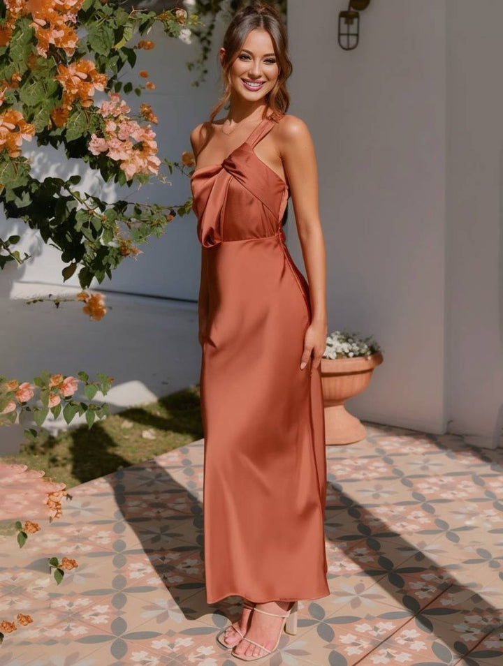 Robe longue satinée femme bustier sans bretelles coupe évasée élégante