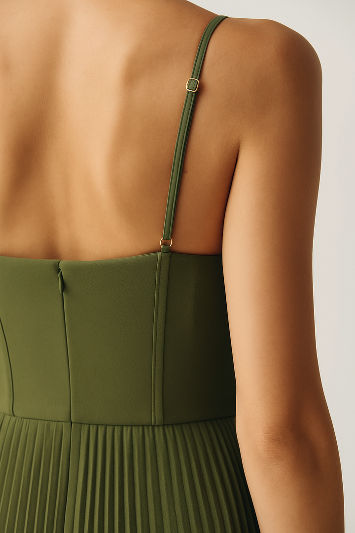 Robe d’été fluide femme coupe évasée décolleté cœur tissu plissé léger