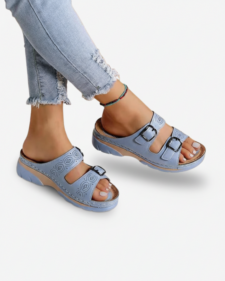 Sandales à bout ouvert avec petit talon compensé et double boucle