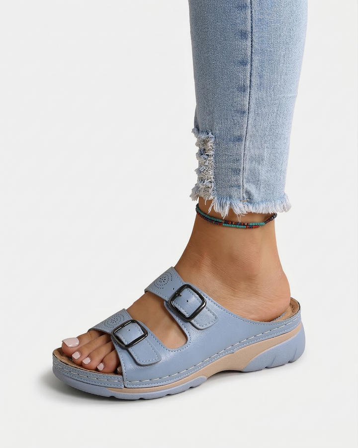 Sandales à bout ouvert avec petit talon compensé et double boucle