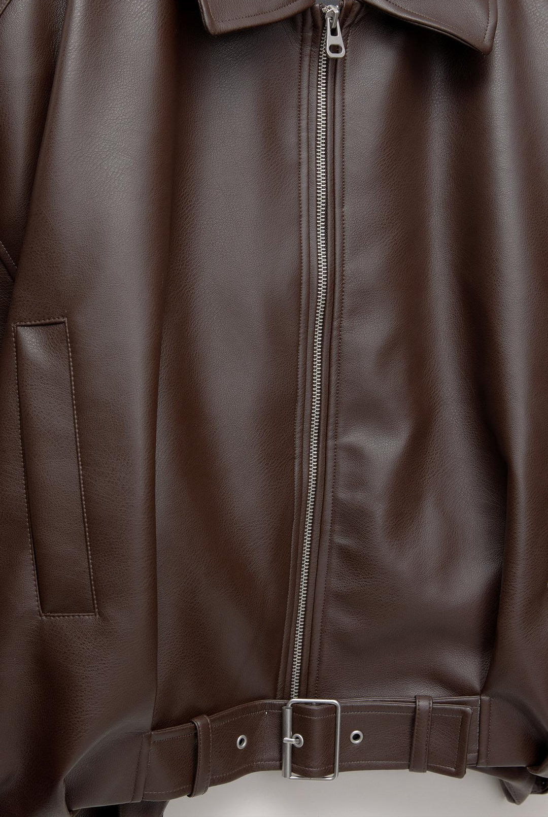 Veste pilote rétro femme en similicuir au style intemporel
