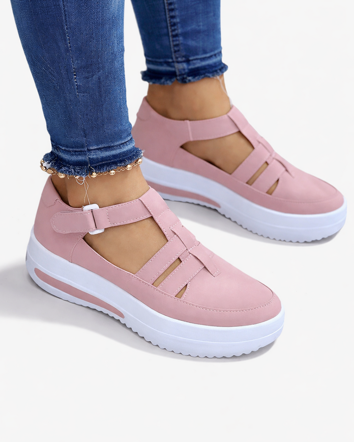 Chaussures compensées avec bride réglable et design à découpes - bout fermé