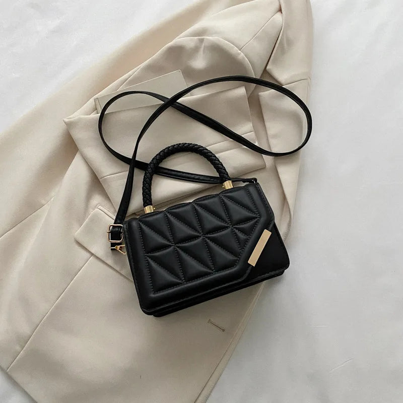 Sac bandoulière matelassé femme rabat asymétrique bandoulière réglable