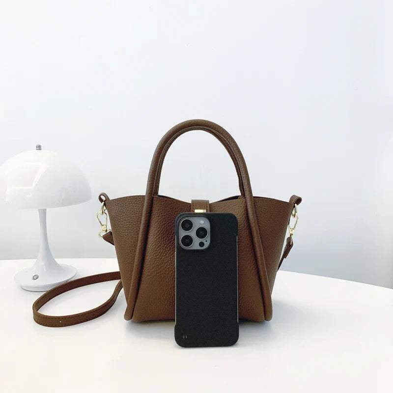 Sac cabas femme cuir végan structuré fermoir doré élégant
