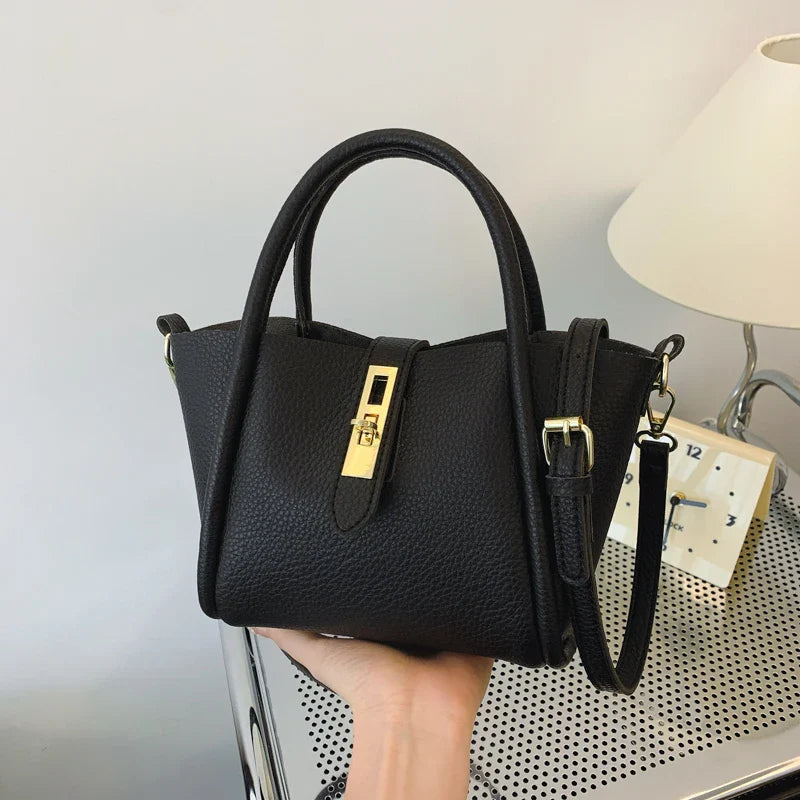 Sac cabas femme cuir végan structuré fermoir doré élégant