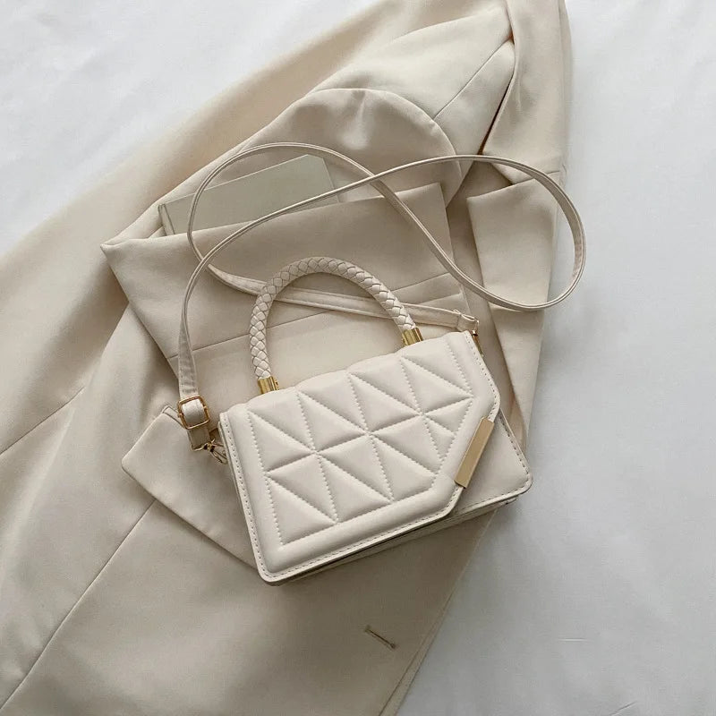 Sac bandoulière matelassé femme rabat asymétrique bandoulière réglable