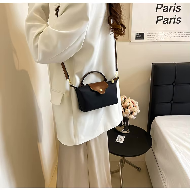 Sac mini femme format compact bandoulière réglable élégant