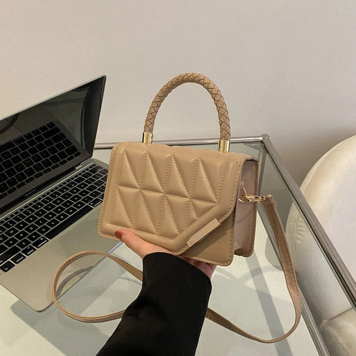 Sac bandoulière matelassé femme rabat asymétrique bandoulière réglable