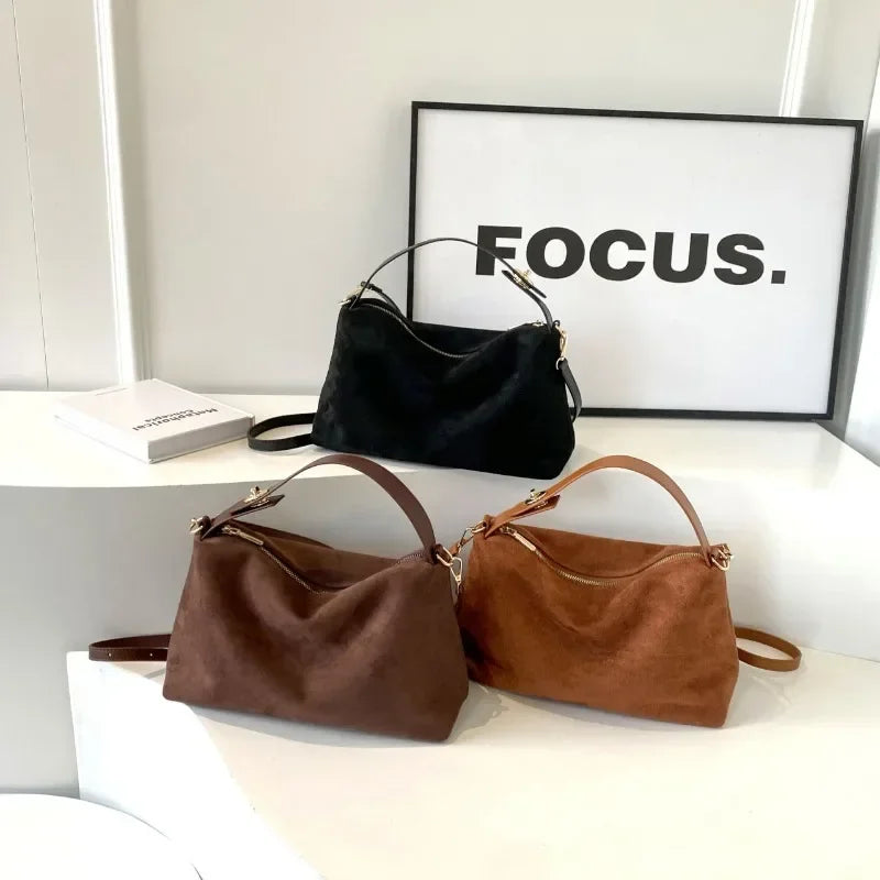 Sac satchel femme en suédine marron structurée détails dorés bandoulière