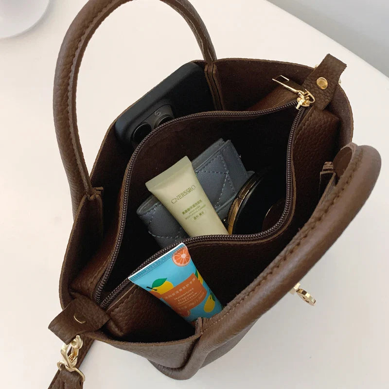 Sac cabas femme cuir végan structuré fermoir doré élégant