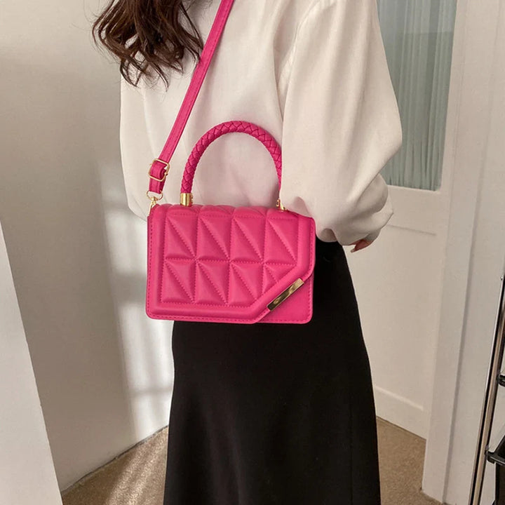 Sac bandoulière matelassé femme rabat asymétrique bandoulière réglable