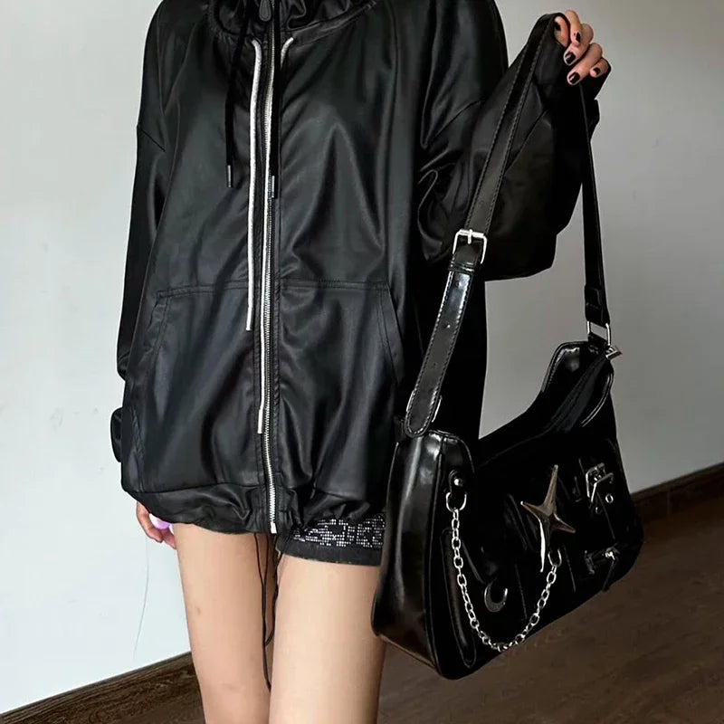 Sac à bandoulière gothique en cuir PU avec poches asymétriques et charms célestes