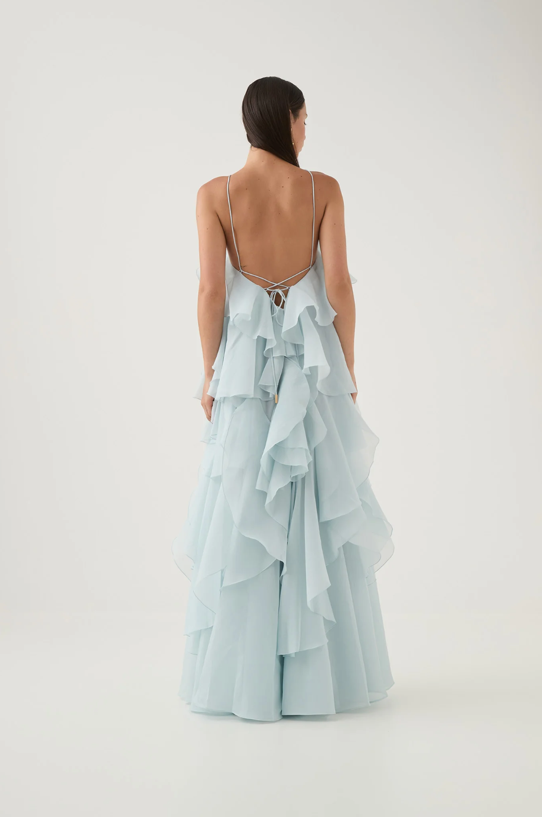 Robe longue élégante femme col halter volants coupe fluide aérienne