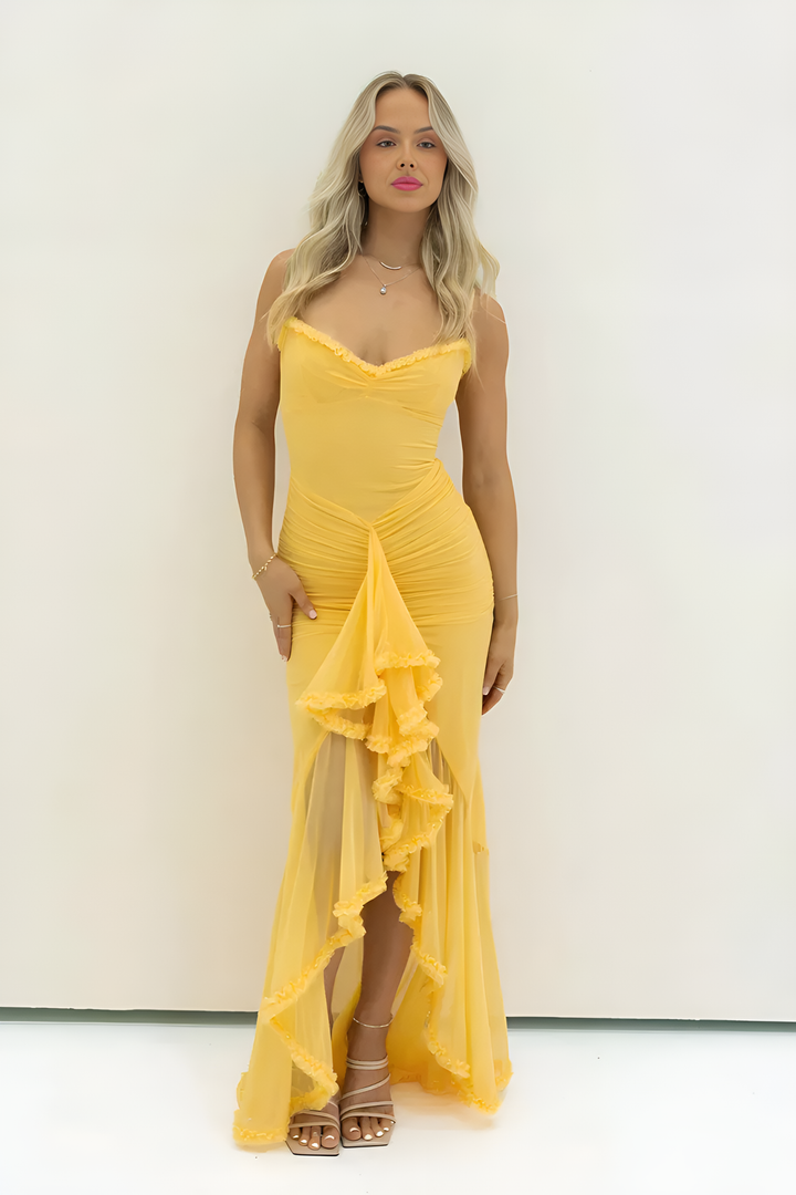 Robe longue élégante femme drapé cascade silhouette enveloppante traîne