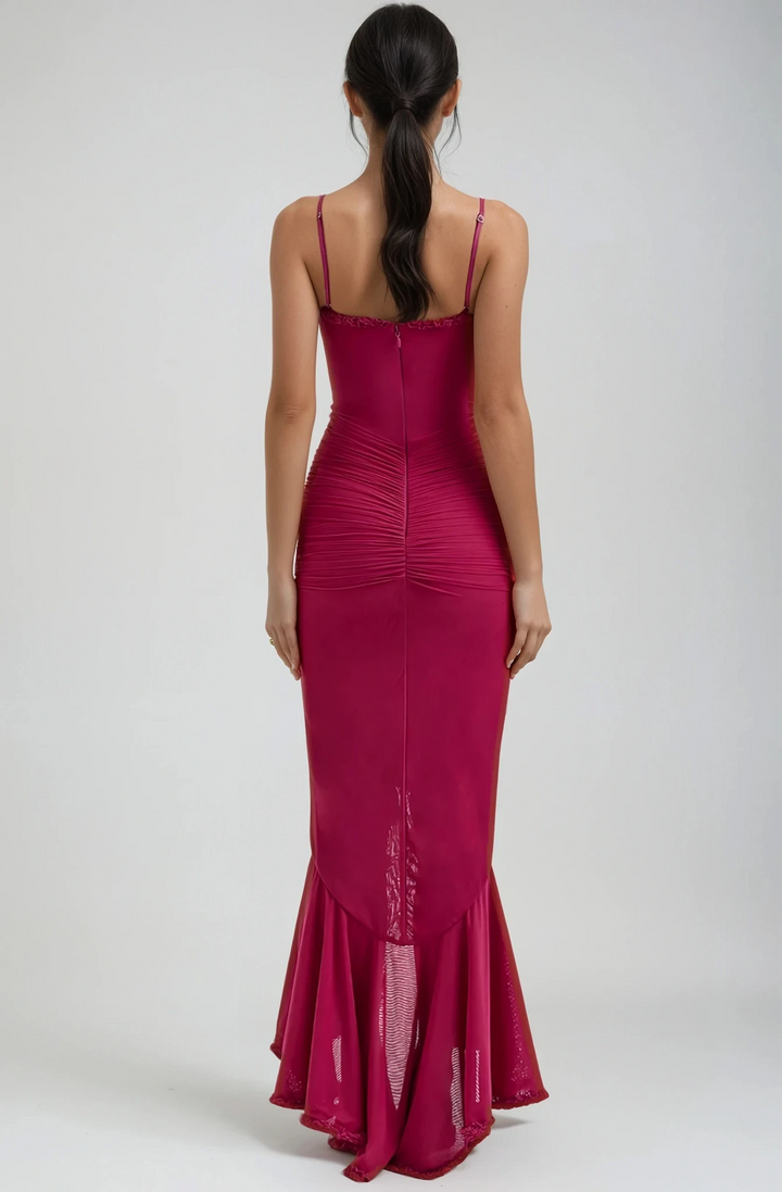 Robe longue élégante femme drapé cascade silhouette enveloppante traîne
