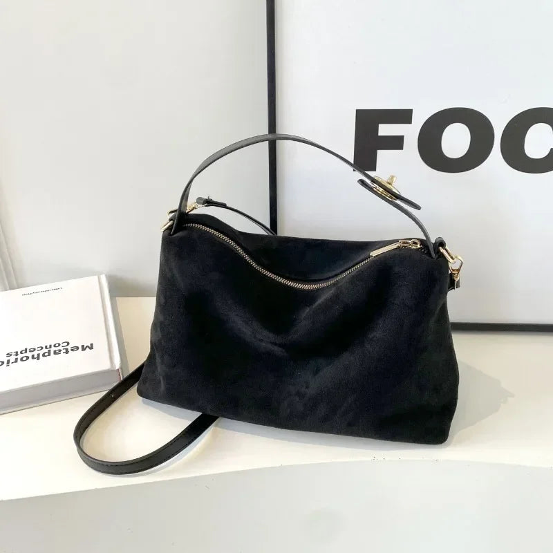 Sac satchel femme en suédine marron structurée détails dorés bandoulière