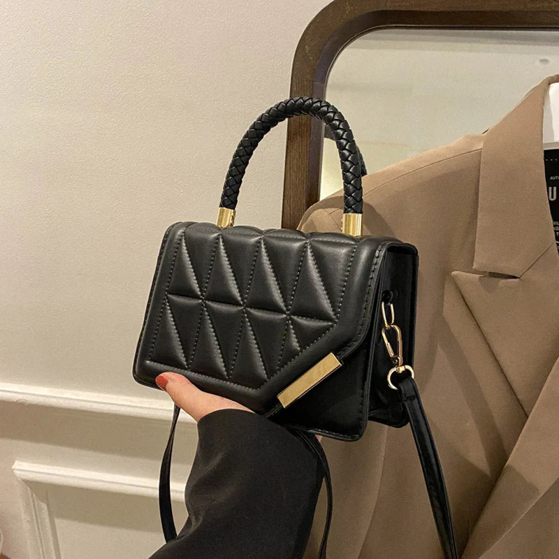 Sac bandoulière matelassé femme rabat asymétrique bandoulière réglable