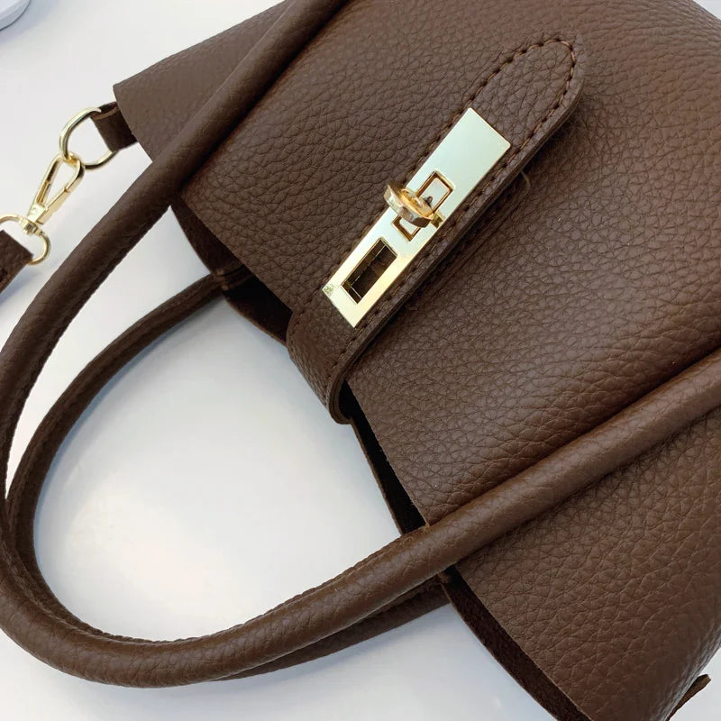 Sac cabas femme cuir végan structuré fermoir doré élégant