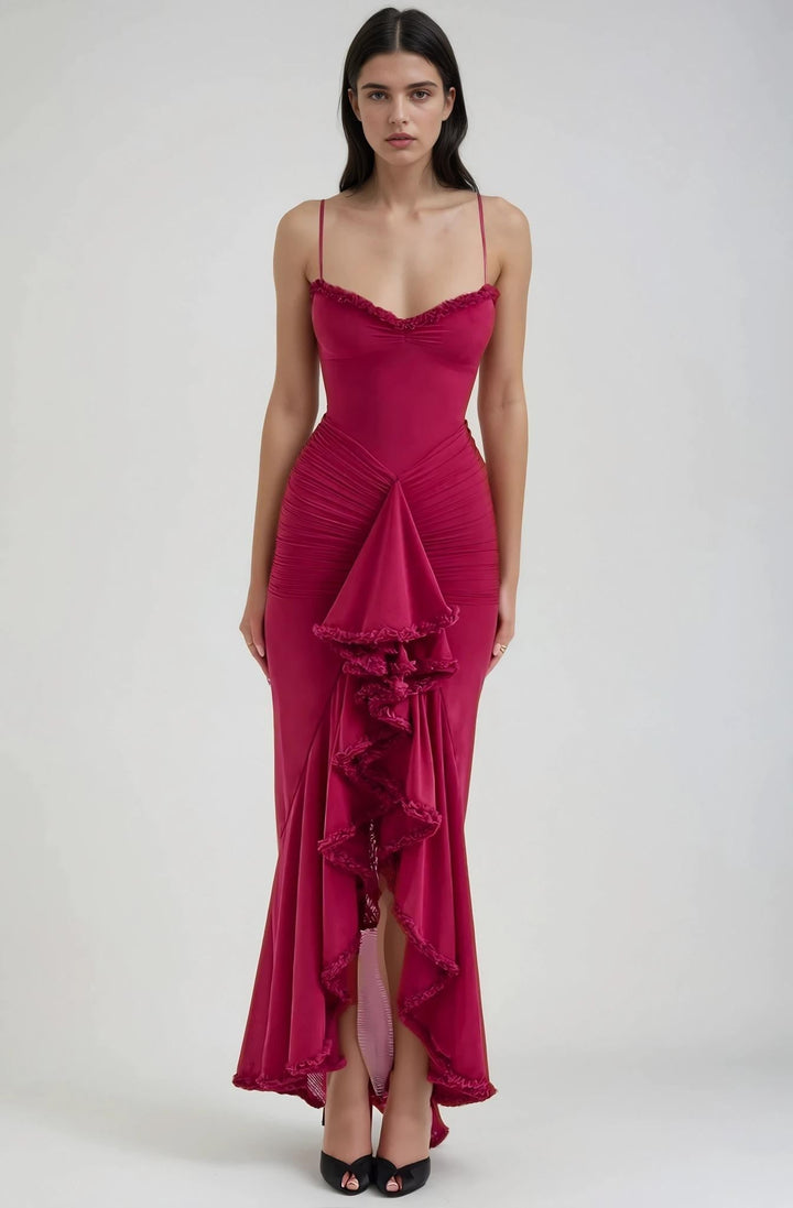 Robe longue élégante femme drapé cascade silhouette enveloppante traîne