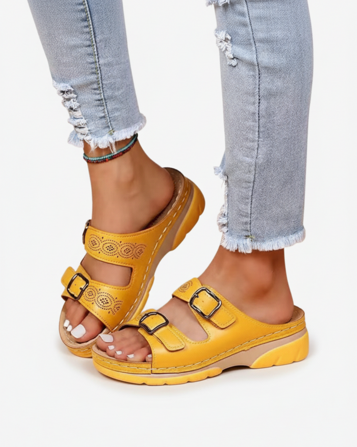 Sandales à bout ouvert avec petit talon compensé et double boucle