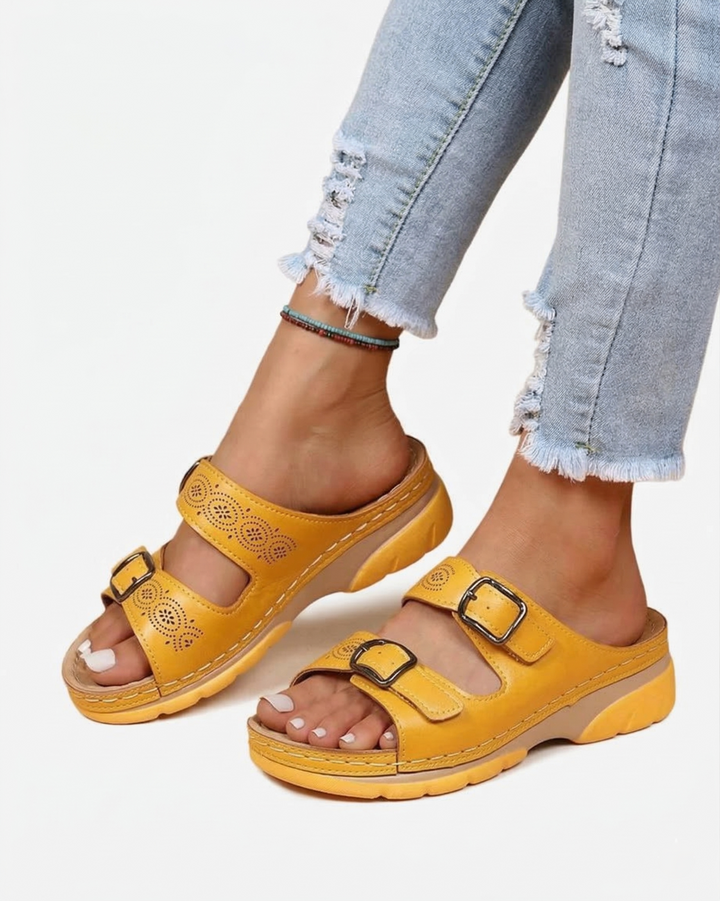 Sandales à bout ouvert avec petit talon compensé et double boucle