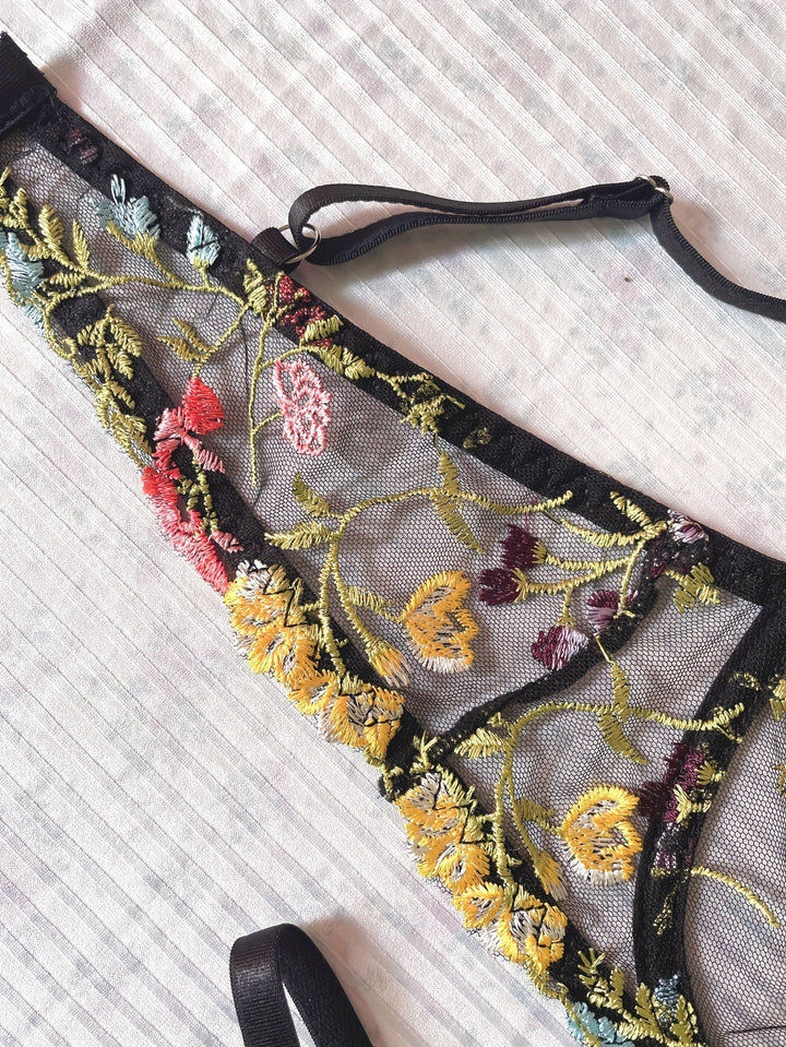 Elegant Embroidered Mesh Lingerie Set with Adjustable Fit