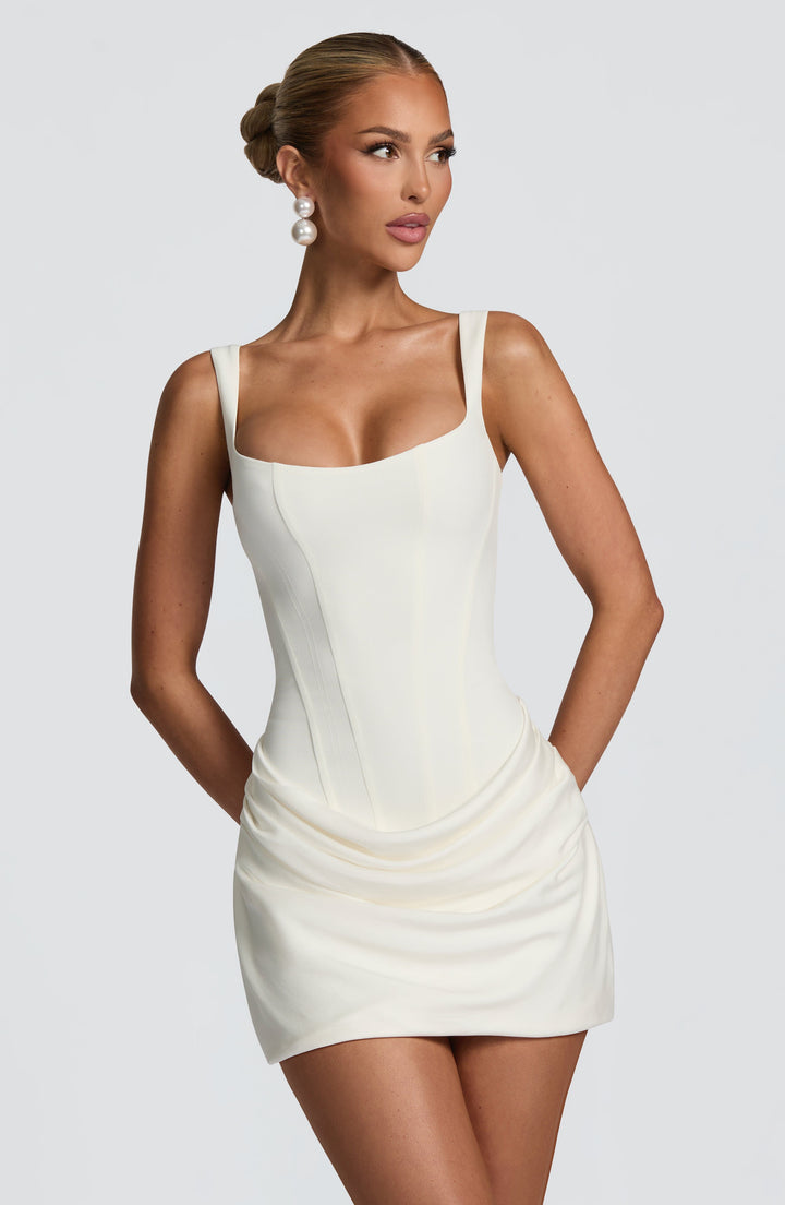 Robe mini bodycon femme col carré coupe ajustée élégante