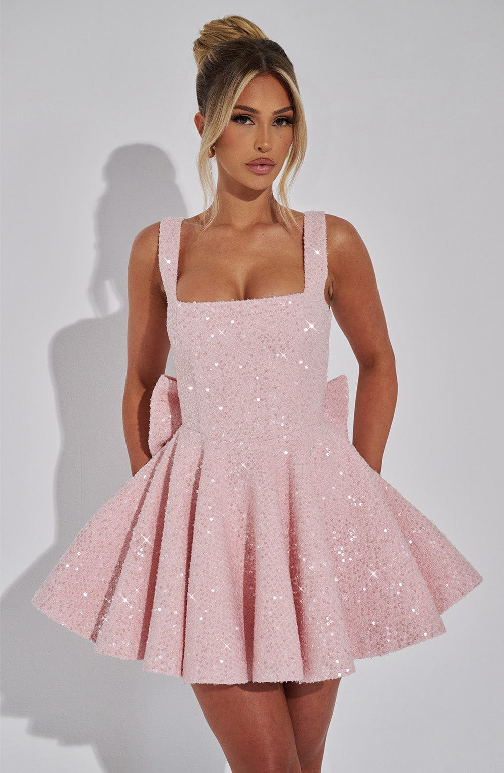 Robe mini à sequins femme encolure carrée bretelles réglables élégante