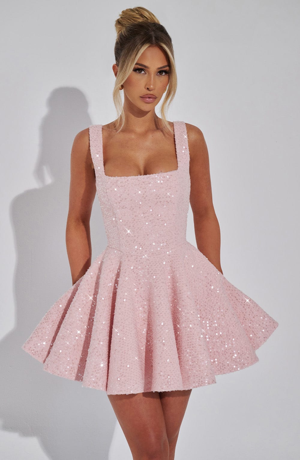 Robe mini à sequins femme encolure carrée bretelles réglables élégante