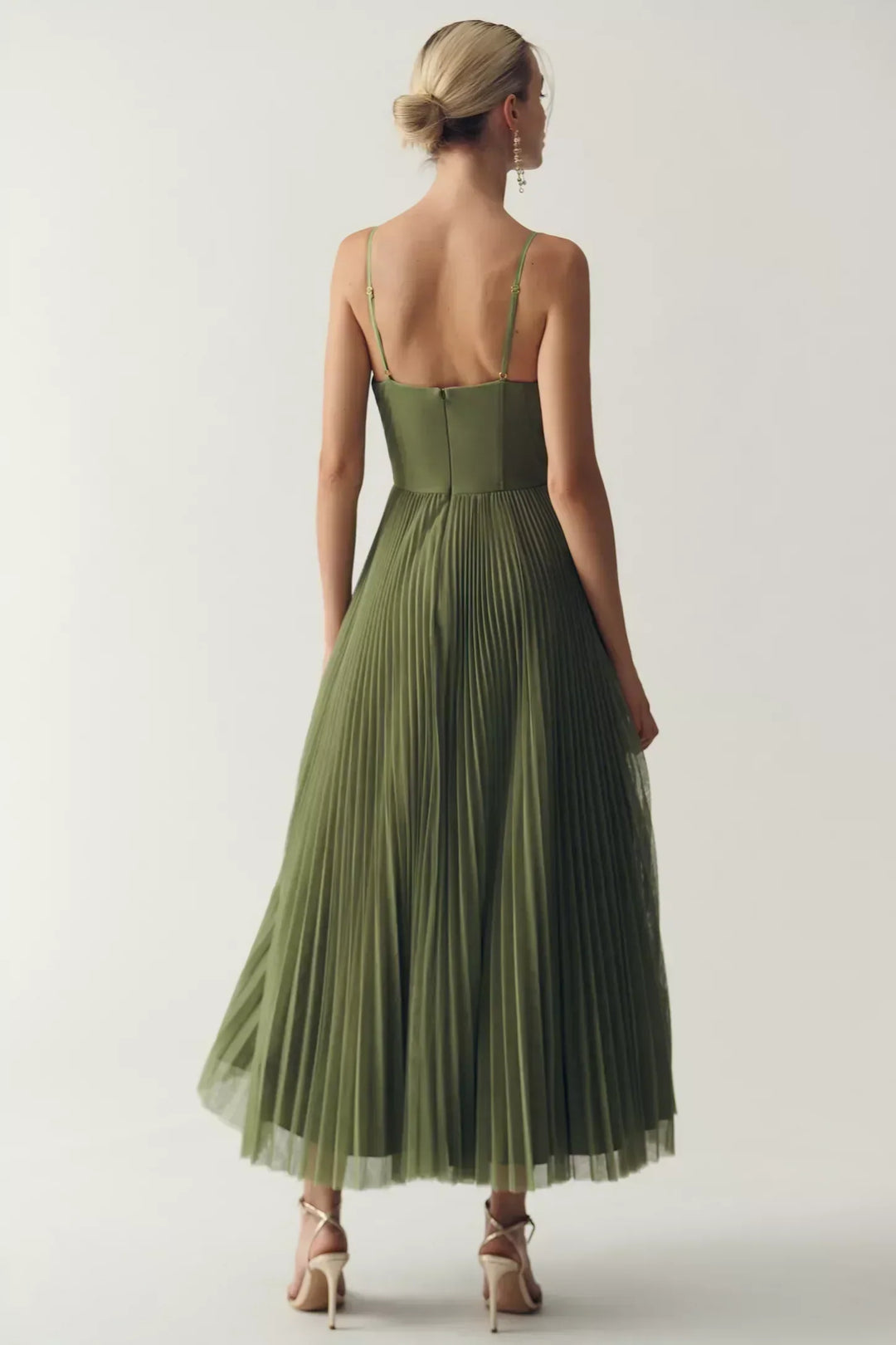 Robe d’été fluide femme coupe évasée décolleté cœur tissu plissé léger