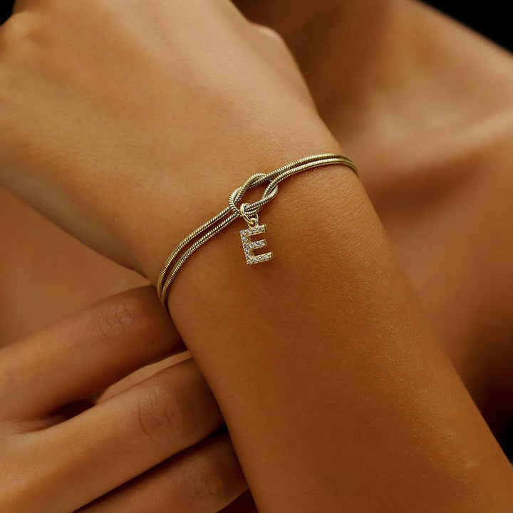 Bracelet initiale femme cuivre doré personnalisable design noué élégant